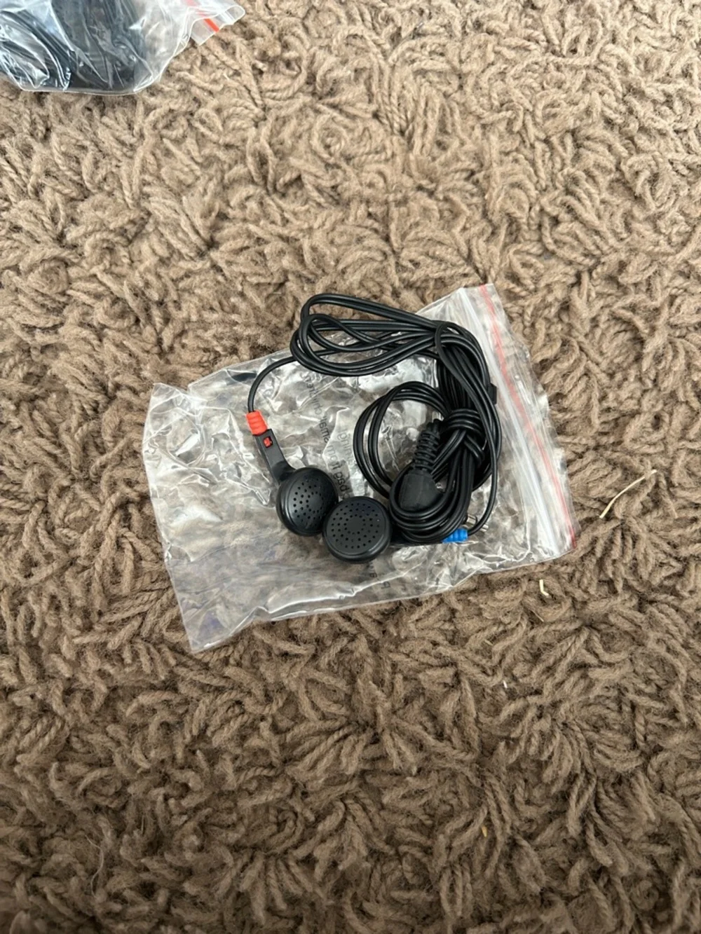 30 Black Wired Earbuds